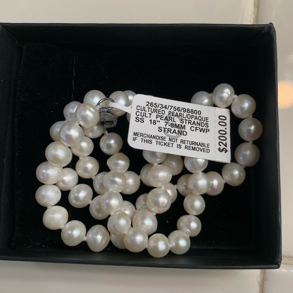 🌷🌷SALE🌷🌷Elegant Cultured Pearl Necklace from Macy’s